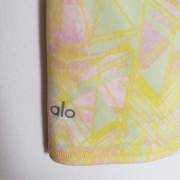 Alo Yoga Yellow Airbrush Capri in Zest Indio Small - Picture 7 of 9